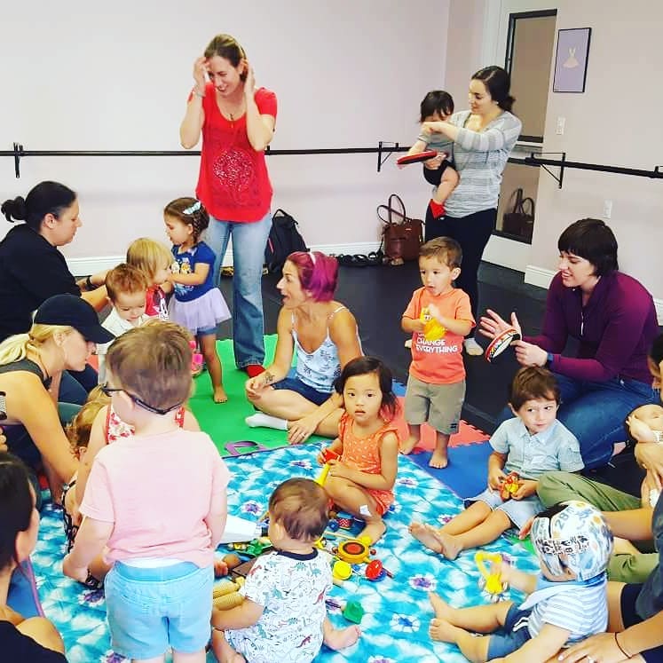 families in kindermusik class
